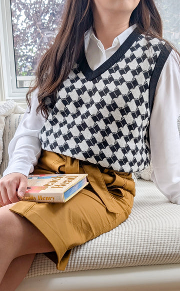 Bookish Houndstooth Knit Sweater Vest [Black]